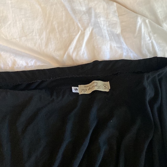 Reposhing  item did not fit size small. - Picture 4 of 4